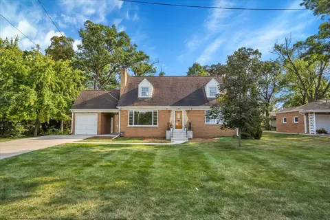 28 E Logan St, Lemont, IL 60439