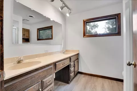 Bath - 28 E Logan St, Lemont, IL 60439 photo 2 of 4