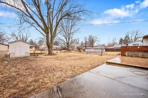 1366 Blackhawk Dr, Elgin, IL 60120 photo 30