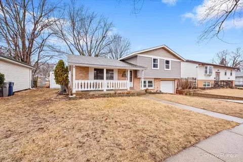 1366 Blackhawk Dr, Elgin, IL 60120 photo 3