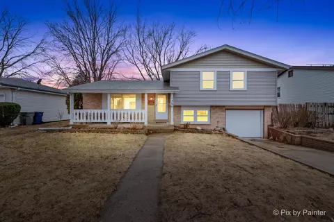 1366 Blackhawk Dr, Elgin, IL 60120 photo 2