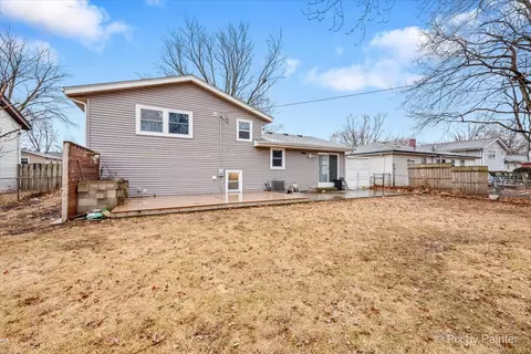 1366 Blackhawk Dr, Elgin, IL 60120 photo 28