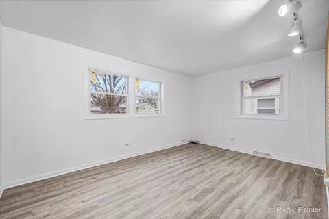 1366 Blackhawk Dr, Elgin, IL 60120 photo 22