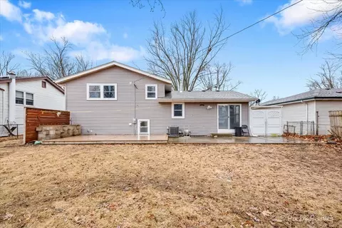1366 Blackhawk Dr, Elgin, IL 60120 photo 27