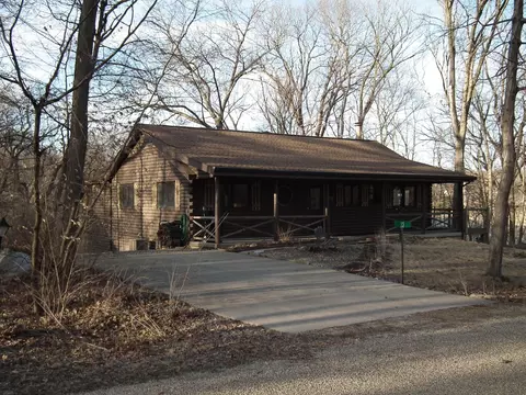 15 Chairtree Ct, Putnam, IL 61560