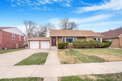 8110 46th St, Lyons, IL 60534