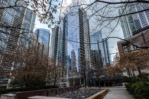 201 N Westshore Dr #2407, Chicago, IL 60601