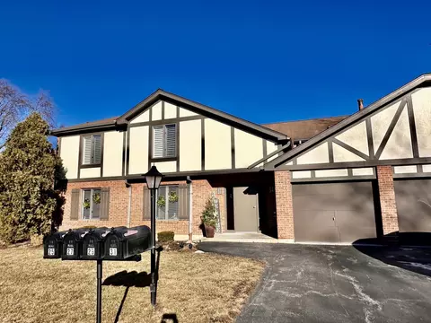 27 Parliament Dr E #27E, Palos Heights, IL 60463
