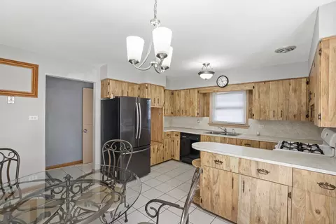 Kitchen - 2450 184th St, Lansing, IL 60438 photo 2 of 2