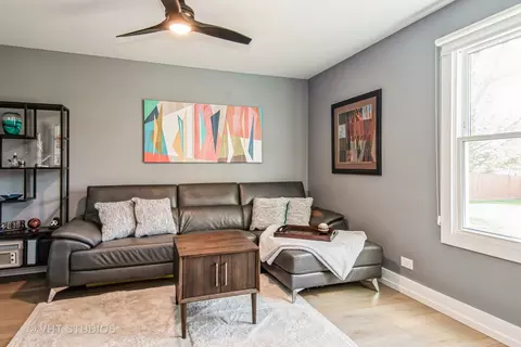 Living - 3127 Eugene Ln, Aurora, IL 60504 photo 4 of 5