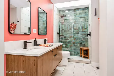 Bath - 3127 Eugene Ln, Aurora, IL 60504 photo 2 of 2