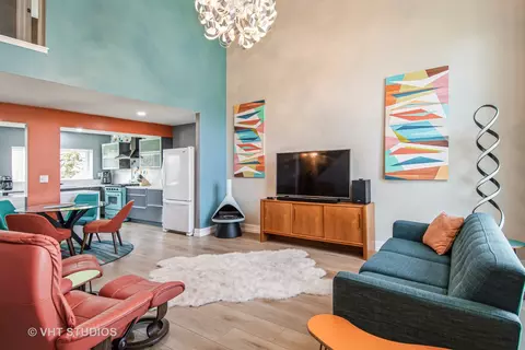 Living - 3127 Eugene Ln, Aurora, IL 60504 photo 2 of 5