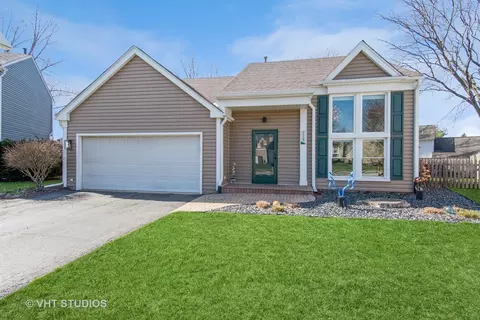3127 Eugene Ln, Aurora, IL 60504