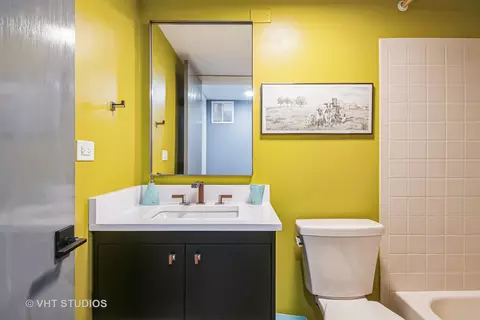 Bath - 3127 Eugene Ln, Aurora, IL 60504 photo 1 of 2