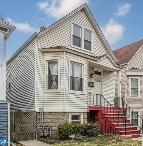 3404 N Kilbourn Ave, Chicago, IL 60641
