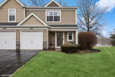 1655 College Green Dr, Elgin, IL 60123
