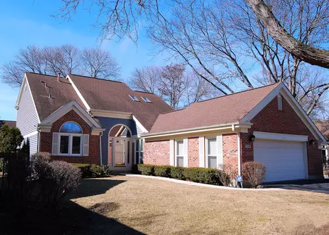 2128 N Lake Shore Circle Cir, Arlington Heights, IL 60004