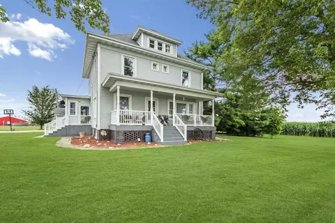 757 E 11th Rd, Wenona, IL 61377