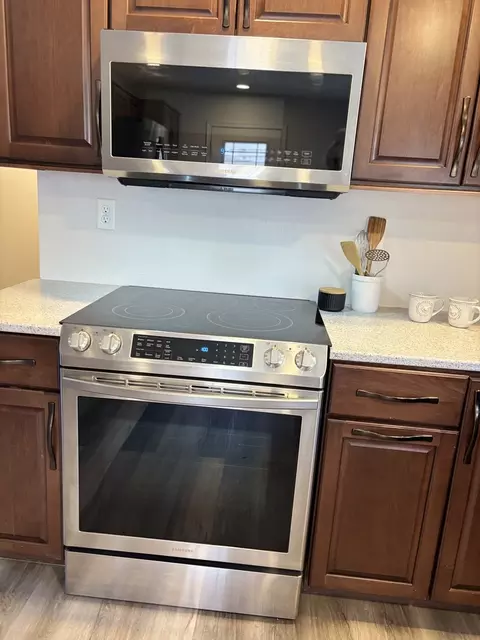 Kitchen - 6967 Venado Dr, Delavan, IL 61734 photo 7 of 9