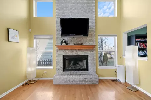 Living - 2013 Heatherstone Ct, Plainfield, IL 60586 photo 2 of 5