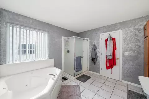 Bath - 2013 Heatherstone Ct, Plainfield, IL 60586 photo 2 of 6