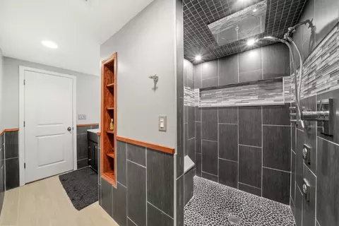 Bath - 2013 Heatherstone Ct, Plainfield, IL 60586 photo 4 of 6