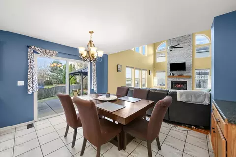 Dining - 2013 Heatherstone Ct, Plainfield, IL 60586 photo 2 of 2
