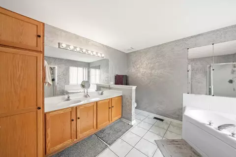 Bath - 2013 Heatherstone Ct, Plainfield, IL 60586 photo 1 of 6