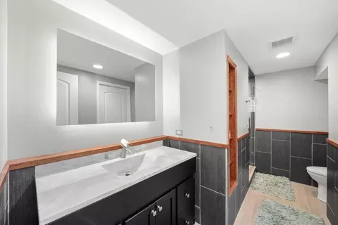Bath - 2013 Heatherstone Ct, Plainfield, IL 60586 photo 3 of 6