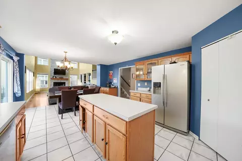 Kitchen - 2013 Heatherstone Ct, Plainfield, IL 60586 photo 3 of 5