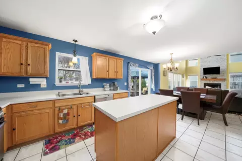 Kitchen - 2013 Heatherstone Ct, Plainfield, IL 60586 photo 2 of 5