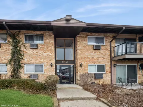842 E Old Willow Rd #102, Prospect Heights, IL 60070