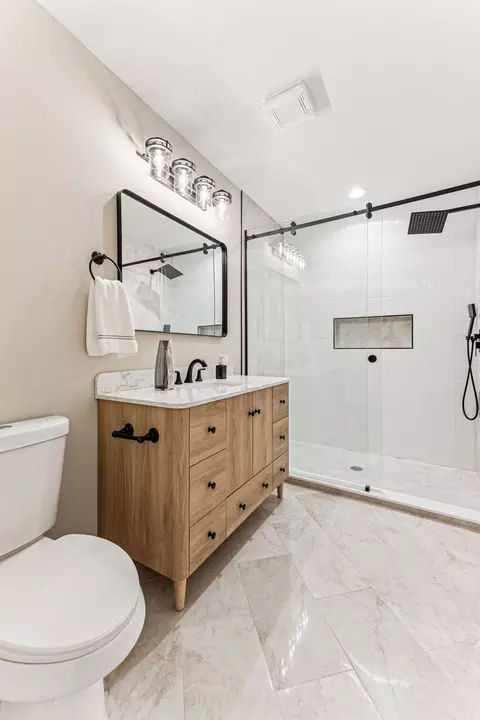 Bath - 632 E 100th Pl, Chicago, IL 60628 photo 1 of 3