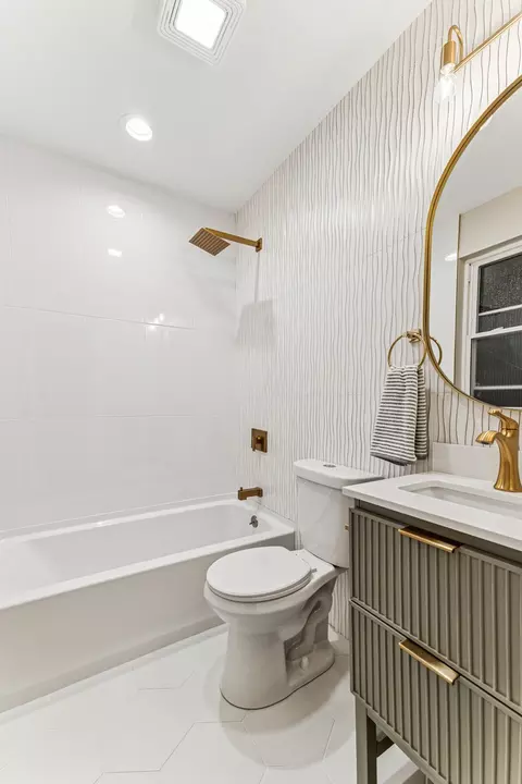 Bath - 632 E 100th Pl, Chicago, IL 60628 photo 2 of 3