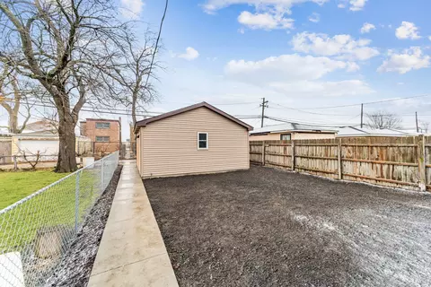 Exterior - 632 E 100th Pl, Chicago, IL 60628 photo 3 of 4
