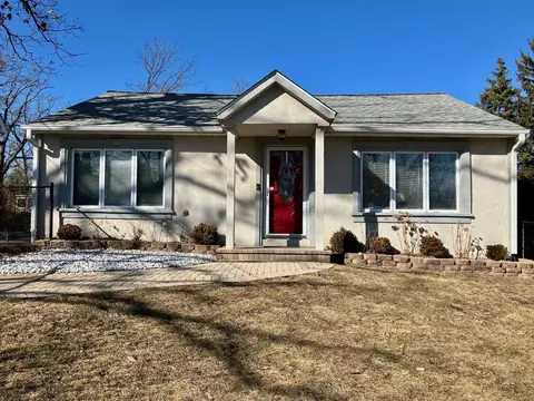 306 Bayshore Dr, Lake Bluff, IL 60044