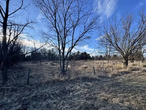 000 Shannon Dr, Woodstock, IL 60098