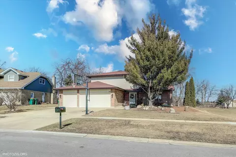 630 Kruk St, Lemont, IL 60439