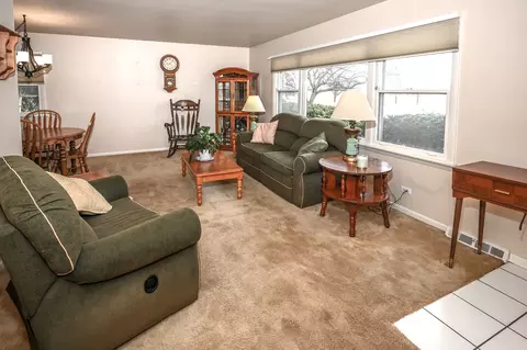 926 E Balsam Ln, Bartlett, IL 60103 photo 3