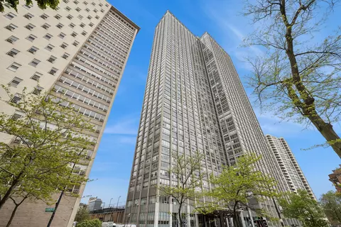 655 W Irving Park Rd #V-022, Chicago, IL 60613