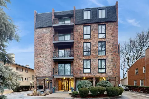 1421 Bonnie Brae Pl #4E, River Forest, IL 60305