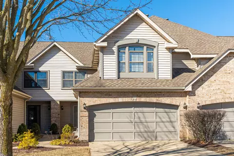 216 Springdale Ln, Bloomingdale, IL 60108