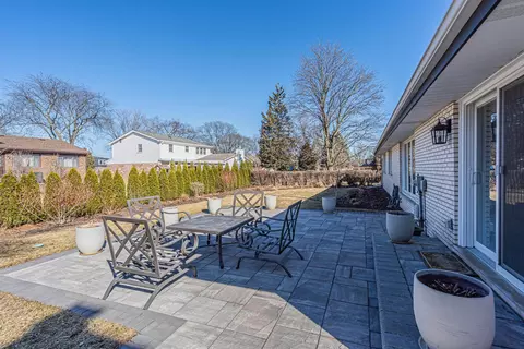 Exterior - 1618 E Cedar Ln, Mount Prospect, IL 60056 photo 4 of 5