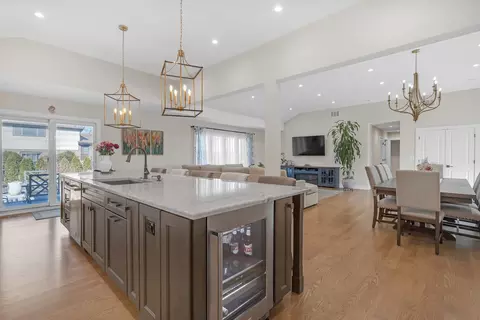 Kitchen - 1618 E Cedar Ln, Mount Prospect, IL 60056 photo 1 of 5