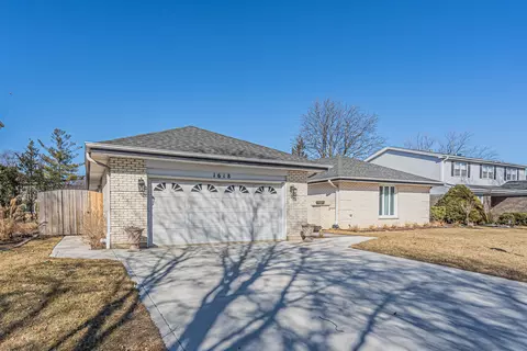 Exterior - 1618 E Cedar Ln, Mount Prospect, IL 60056 photo 2 of 5