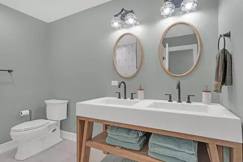 Bath - 1618 E Cedar Ln, Mount Prospect, IL 60056 photo 5 of 6