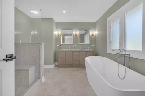 Bath - 1618 E Cedar Ln, Mount Prospect, IL 60056 photo 2 of 6