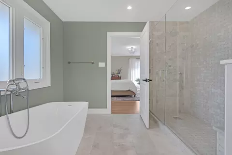 Bath - 1618 E Cedar Ln, Mount Prospect, IL 60056 photo 3 of 6