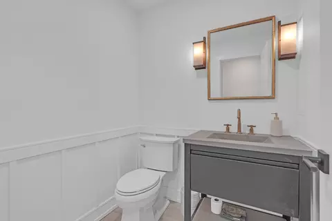 Bath - 1618 E Cedar Ln, Mount Prospect, IL 60056 photo 1 of 6