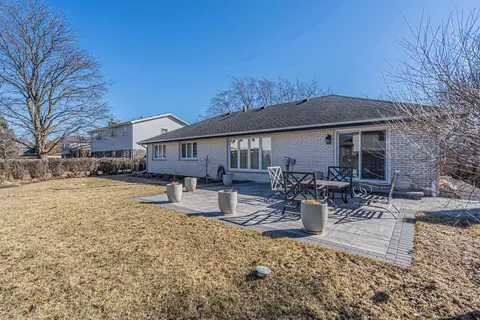 Exterior - 1618 E Cedar Ln, Mount Prospect, IL 60056 photo 3 of 5